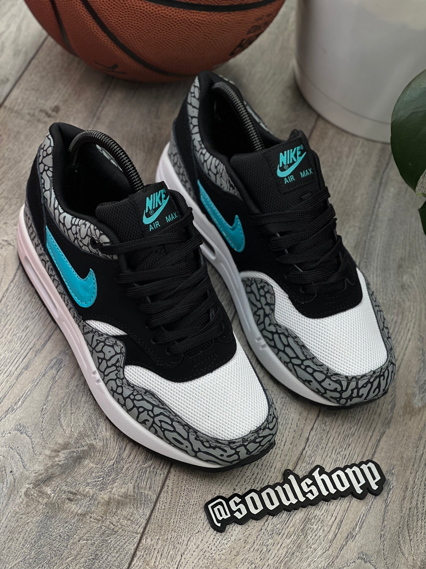 Nike Air Max 1 Atmos Elephant