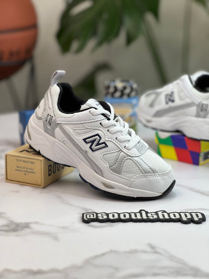 New Balance 878