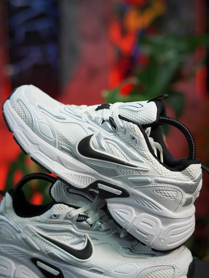 Nike V5K Run - Blanca, Negra