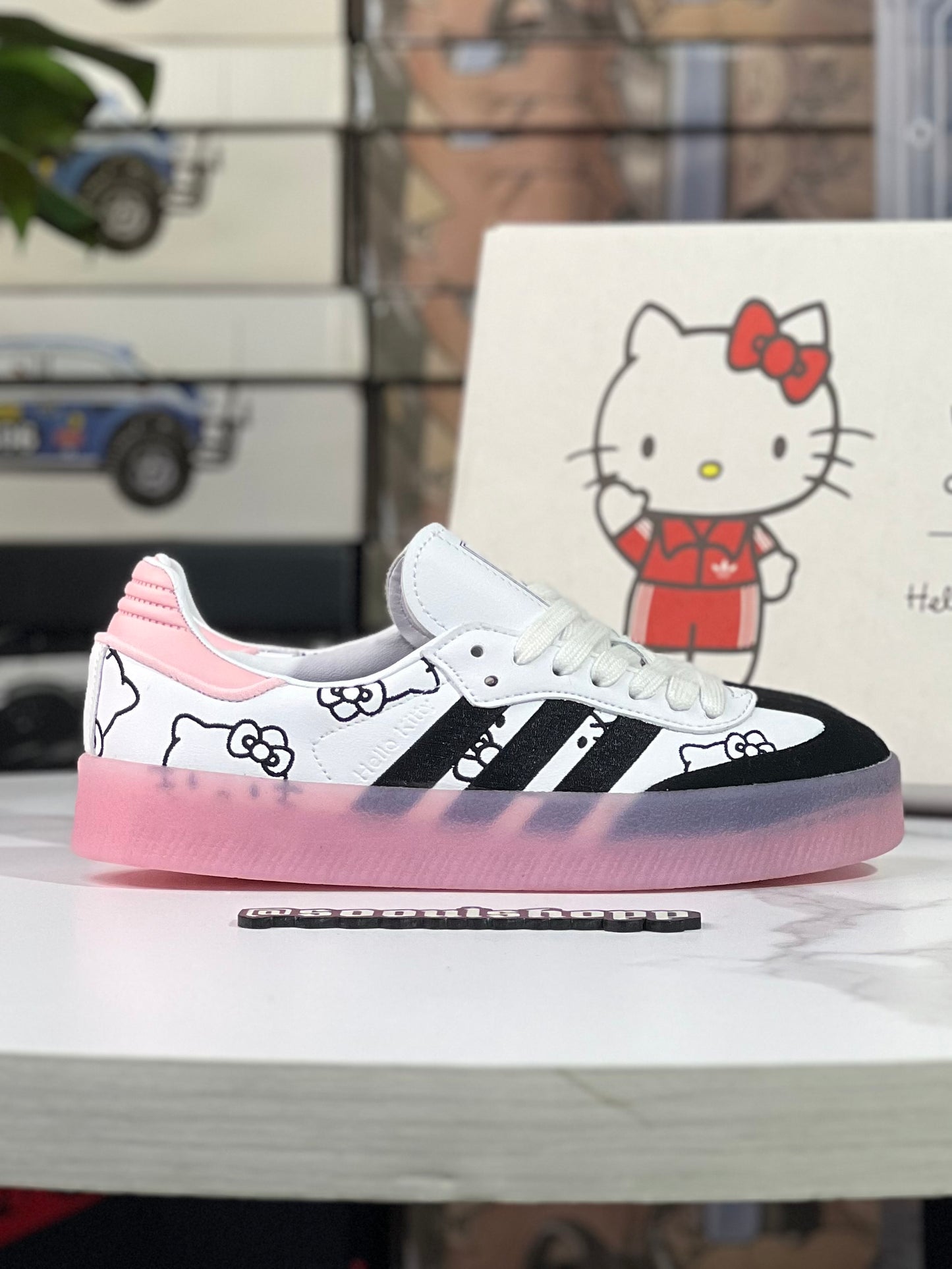 Hello Kitty x Adidas Samba