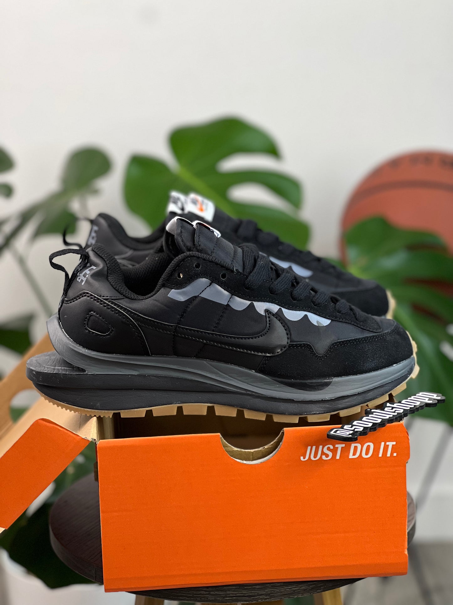 Nike Sacai Vaporwaffle Black Gum