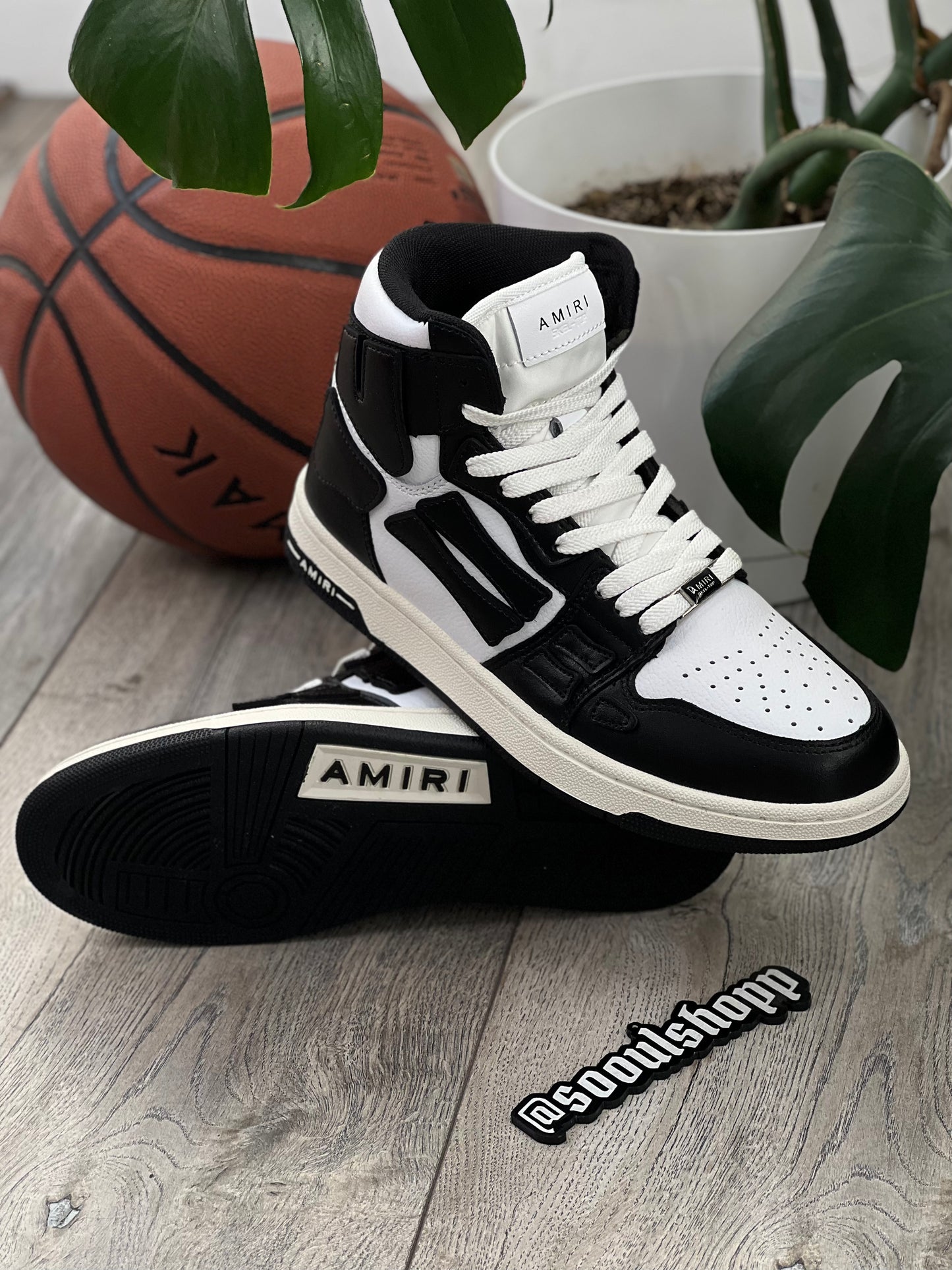 AMIRI Skel Top Hi
Black Black White