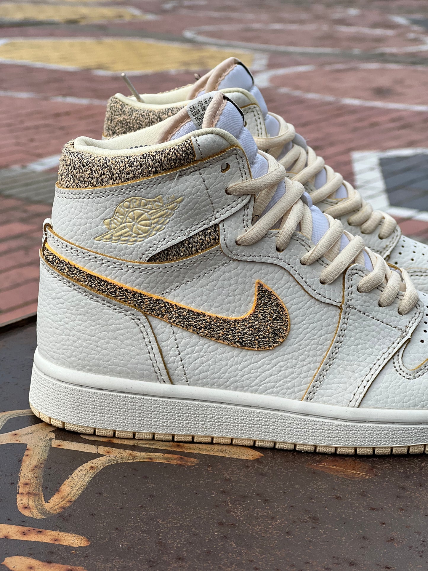 Air Jordan Retro 1 High OG / Craft Sail