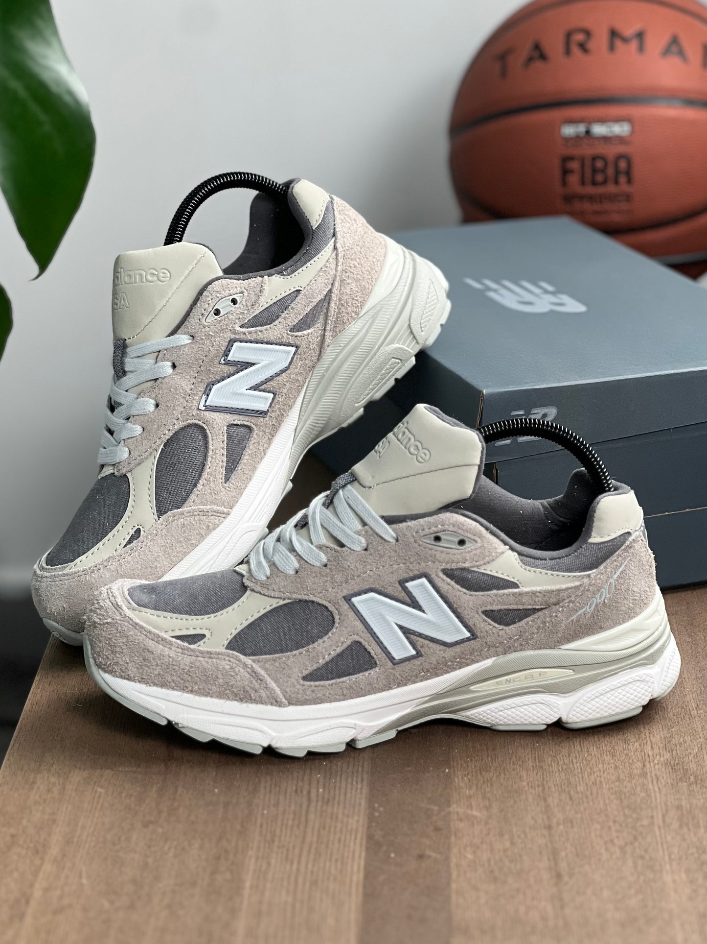 NEW BALANCE 990V3 LEVI'S PIEL DE ELEFANTE