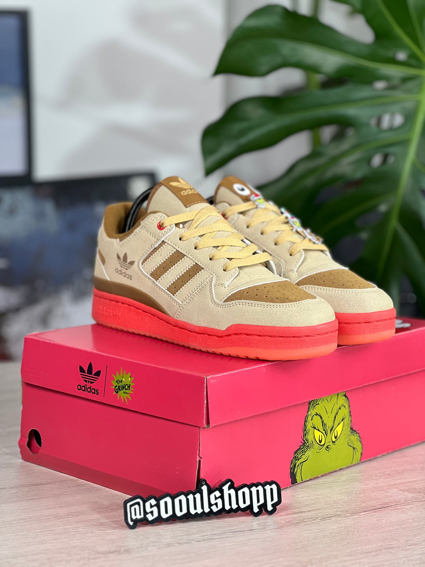 The Grinch x adidas Forum Low "THE GRINCH"