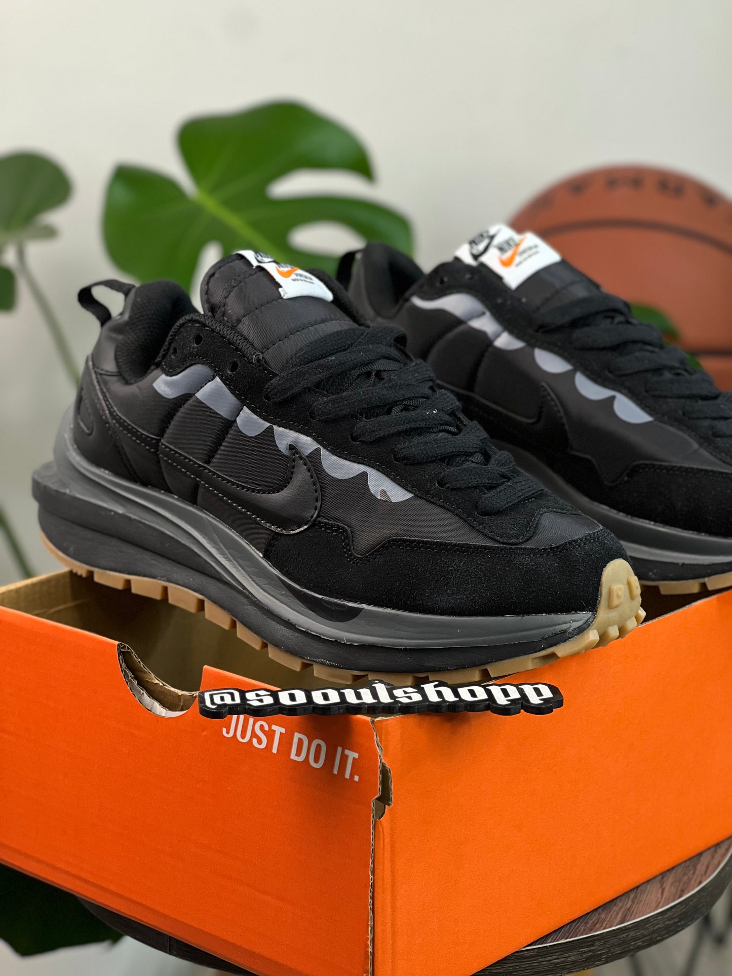 Nike Sacai Vaporwaffle Black Gum