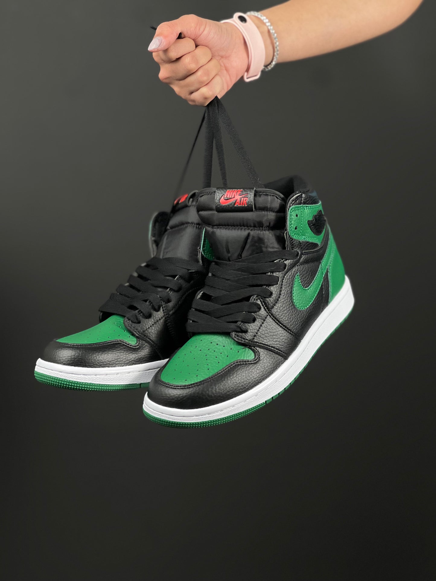 Air Jordan Retro 1 High OG “Pine Green”