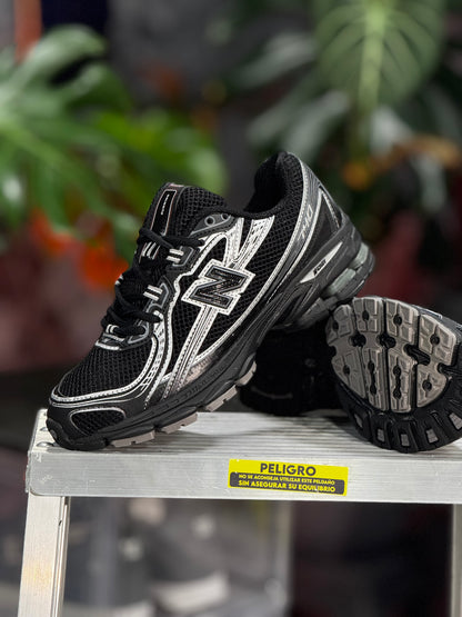New Balance 740 - Negra, Plateado