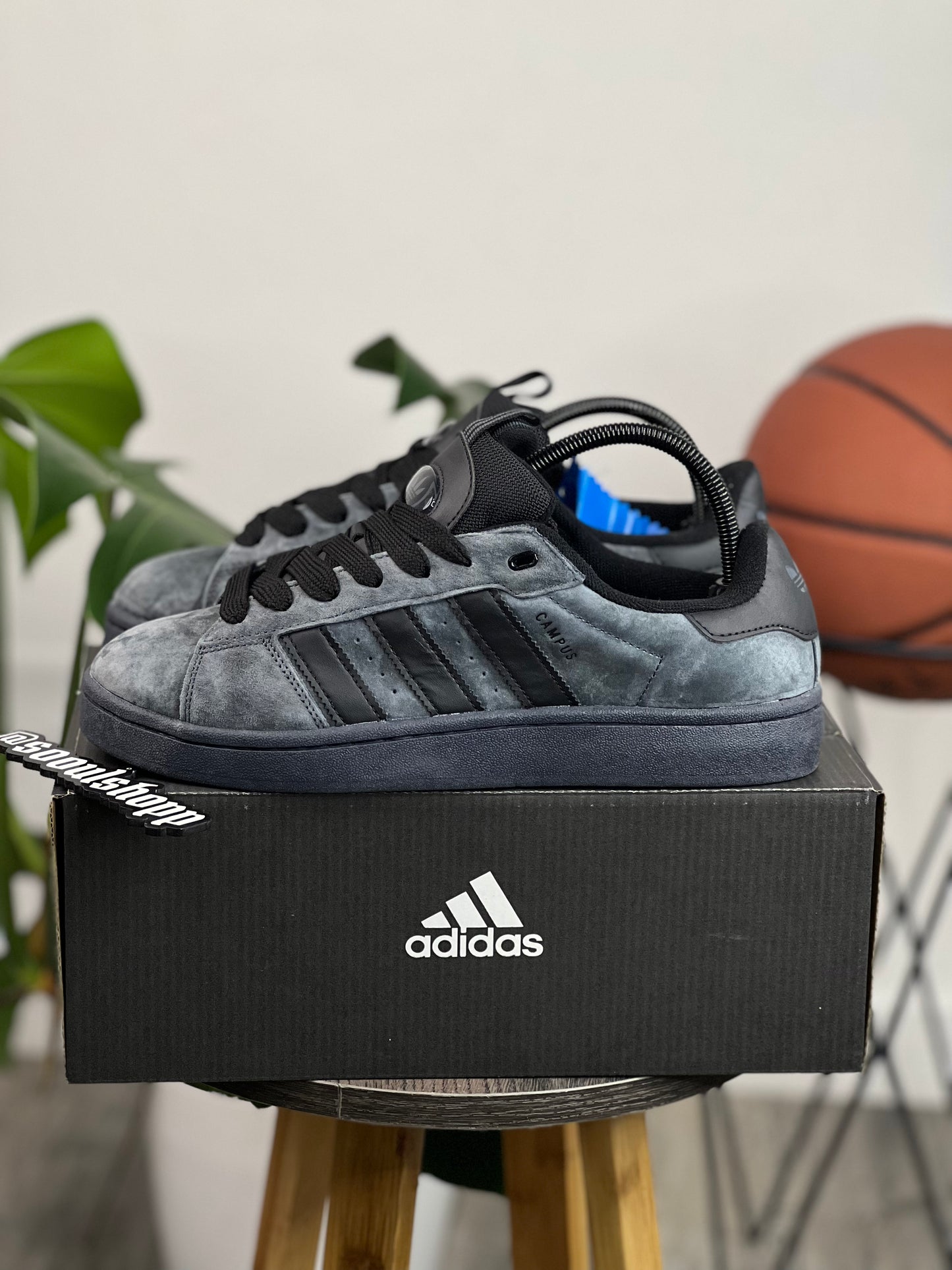 Adidas Campus 00s