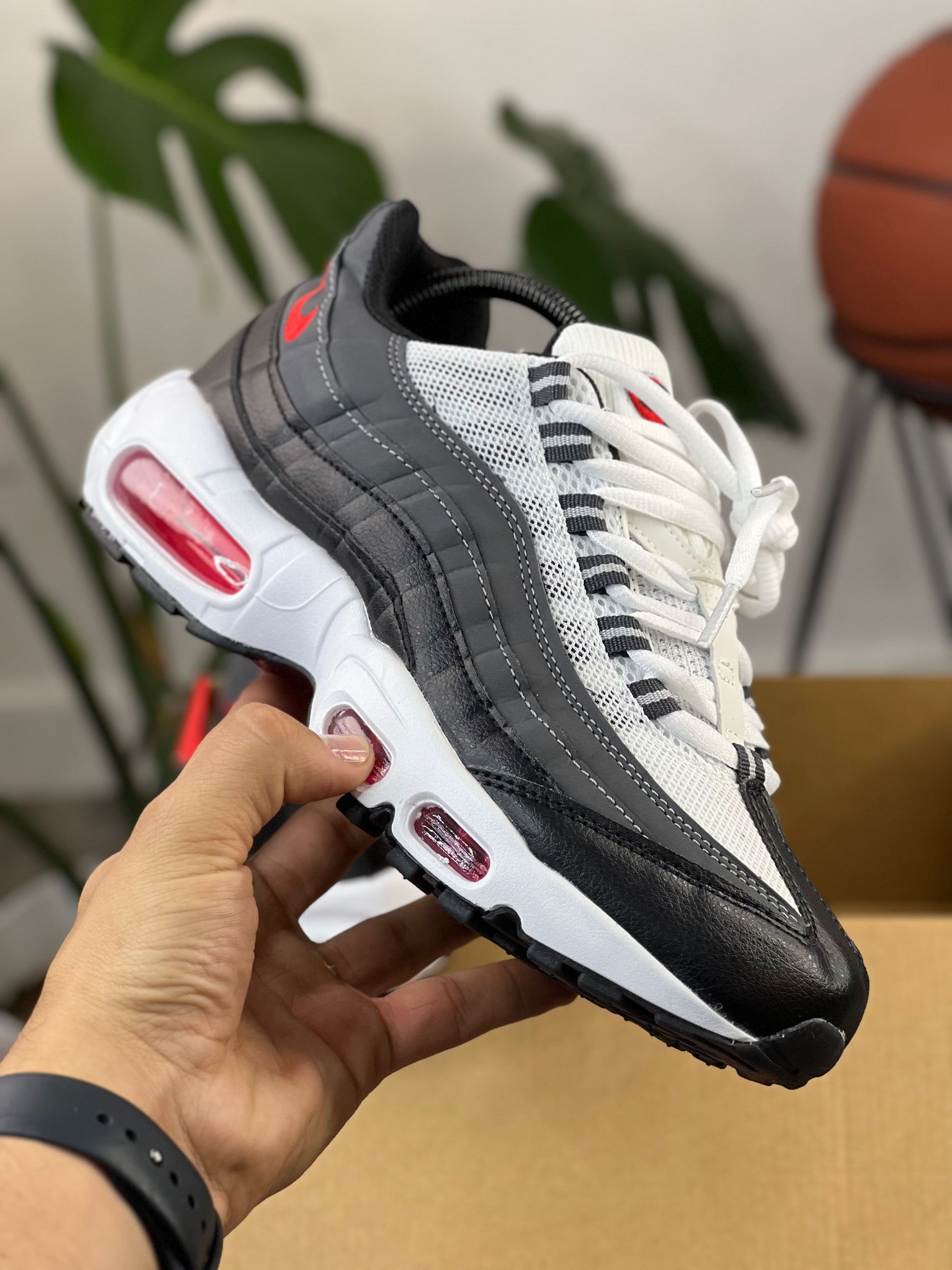 Nike Air Max 95 Recraft
White Iron Grey University Red (GS)