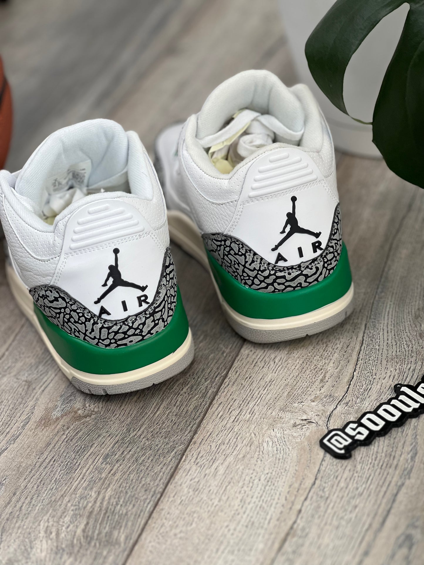 Air Jordan Retro 3 / White / Lucky Green