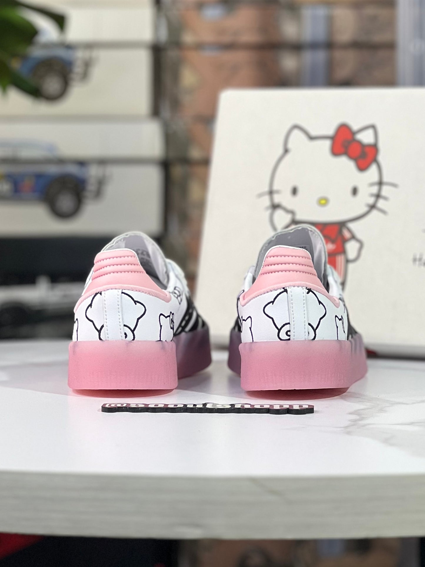 Hello Kitty x Adidas Samba