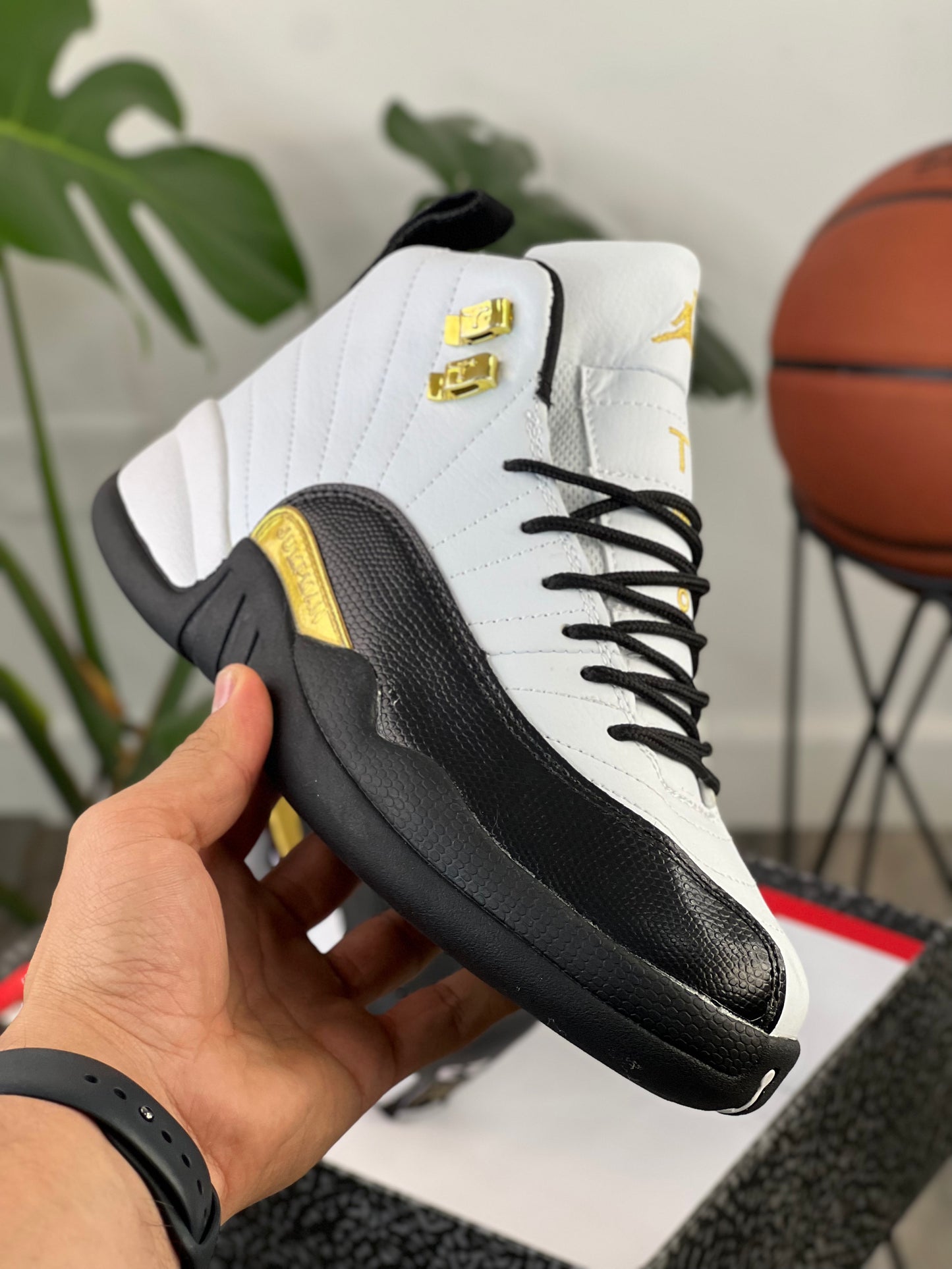 Air Jordan Retro 12 "Royalty Taxi"