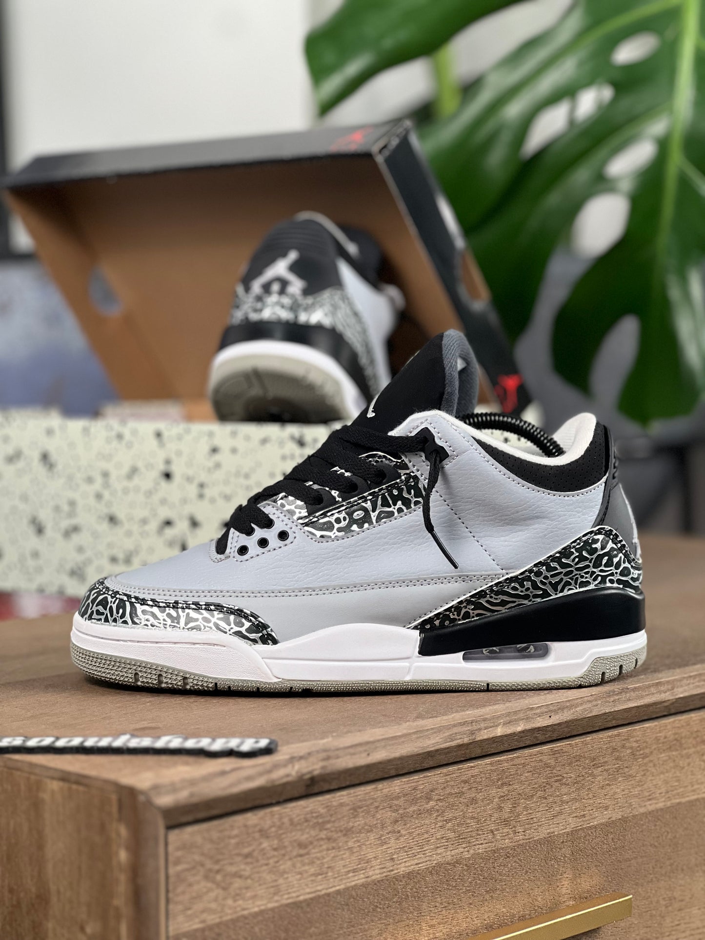 Air Jordan Retro 3 / Wolf grey