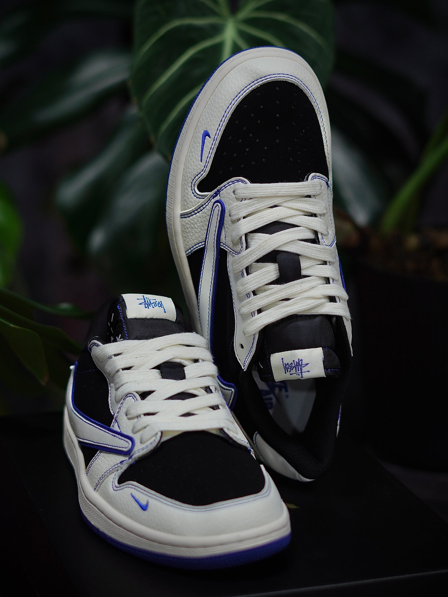 Air Jordan 1 Low Travis Supreme - Negro, Blanco, Azul