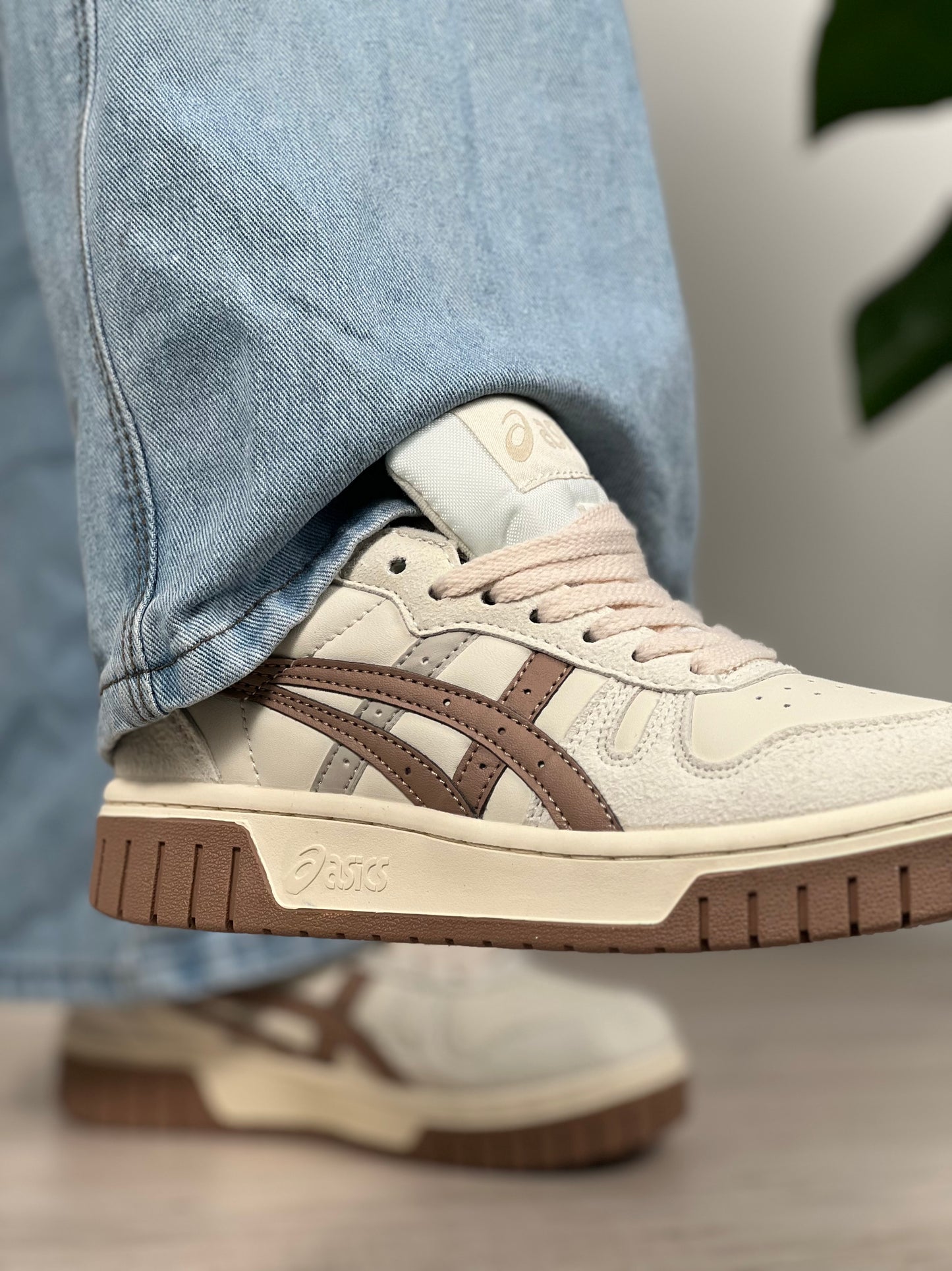 ASICS Court MZ Cream Black Gum