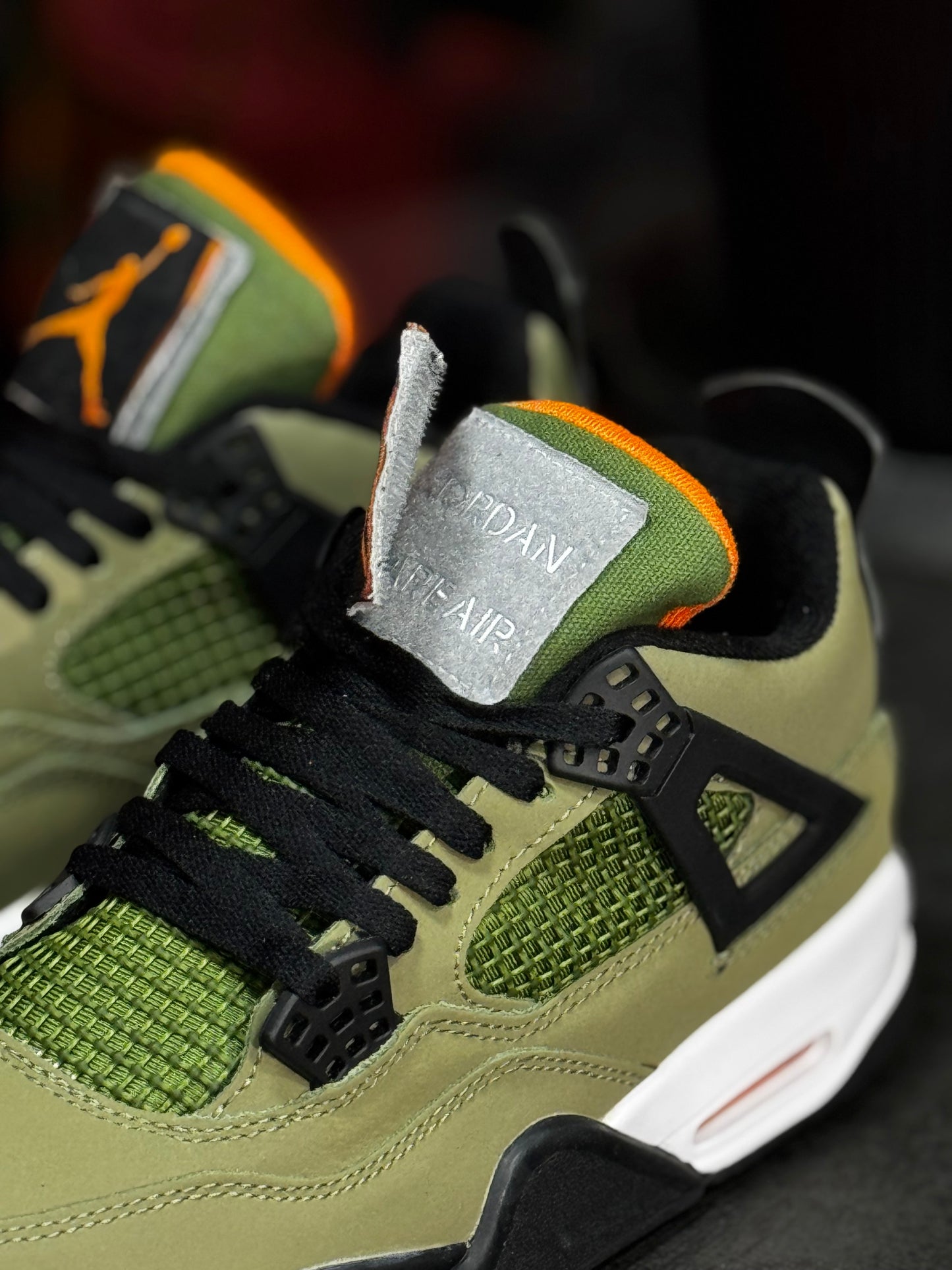 Air Jordan Retro 4 " Undefeated Craft " -  Verde militar, Naranja, Negro