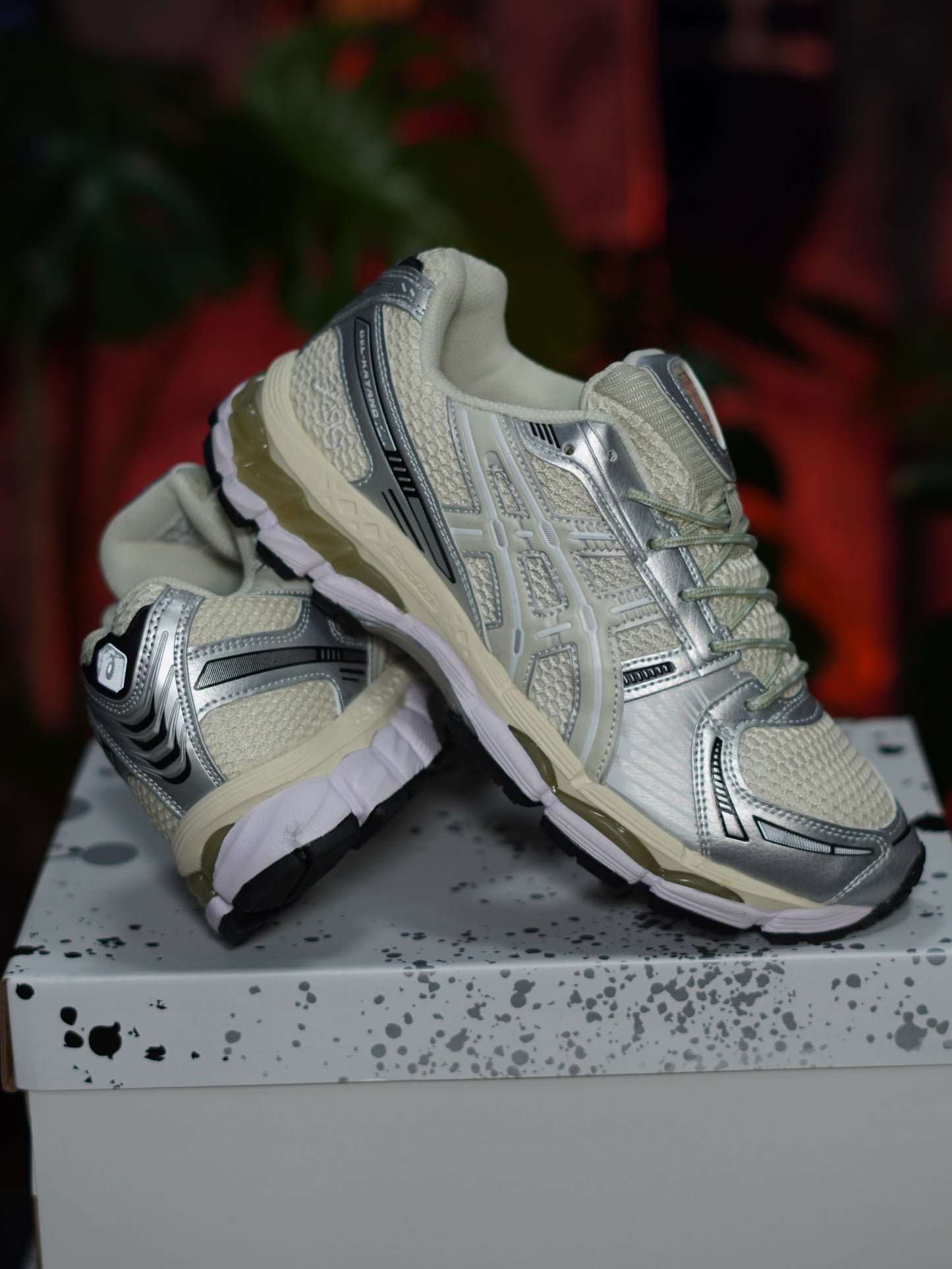 Asics Gel Kayano 12.1 - Crema, Plateado