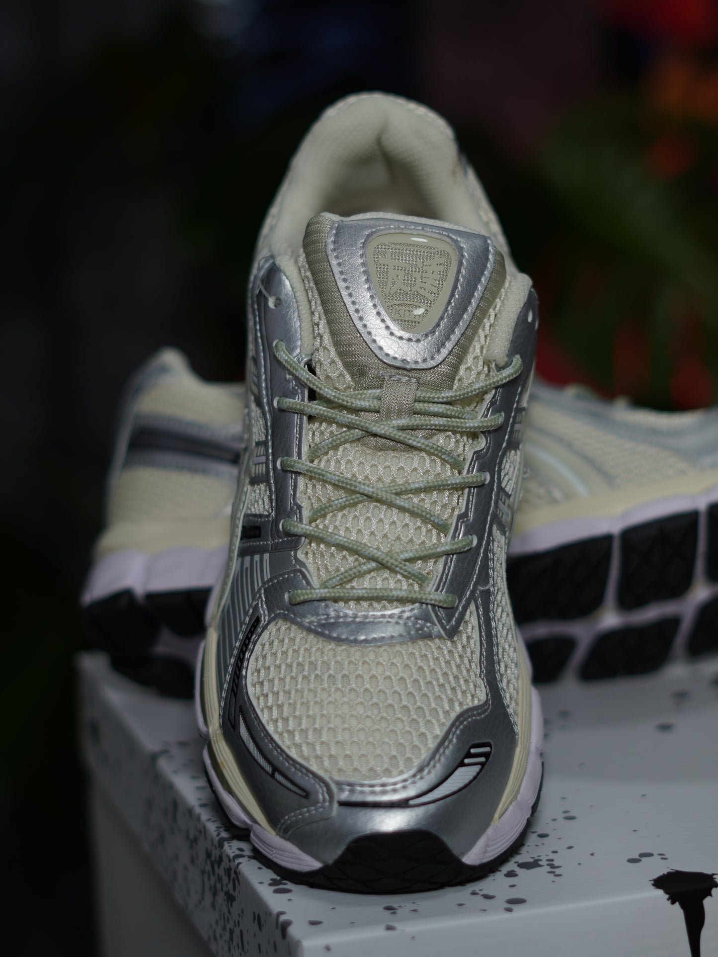 Asics Gel Kayano 12.1 - Crema, Plateado