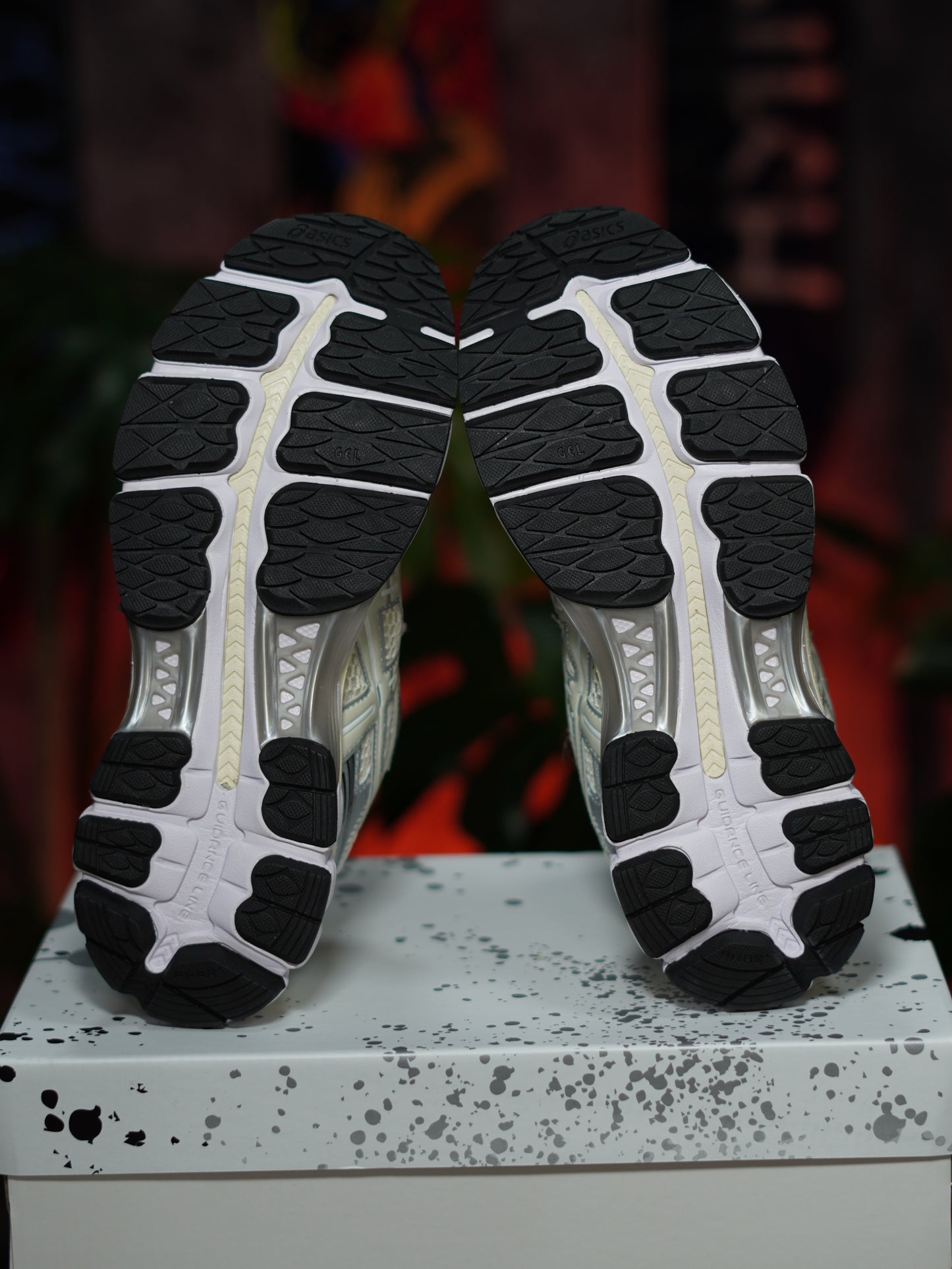 Asics Gel Kayano 12.1 - Crema, Plateado