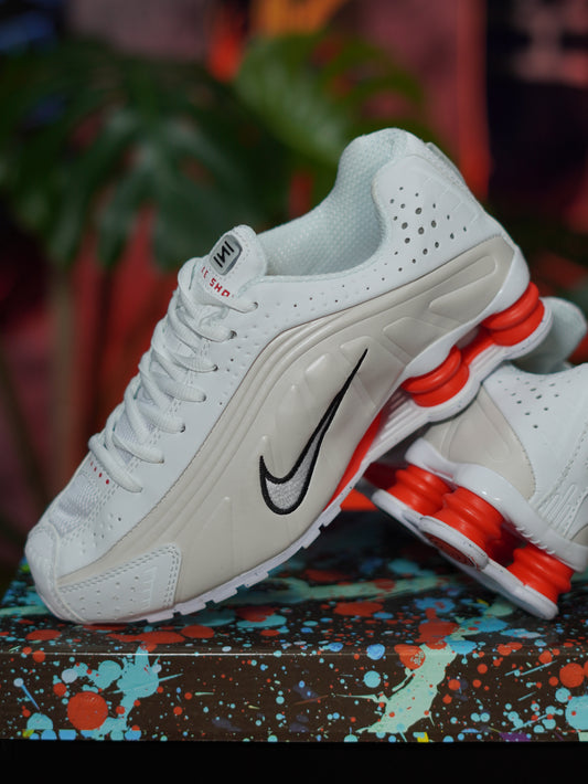 Nike Shox R4 - Blanco, Beige, Naranja