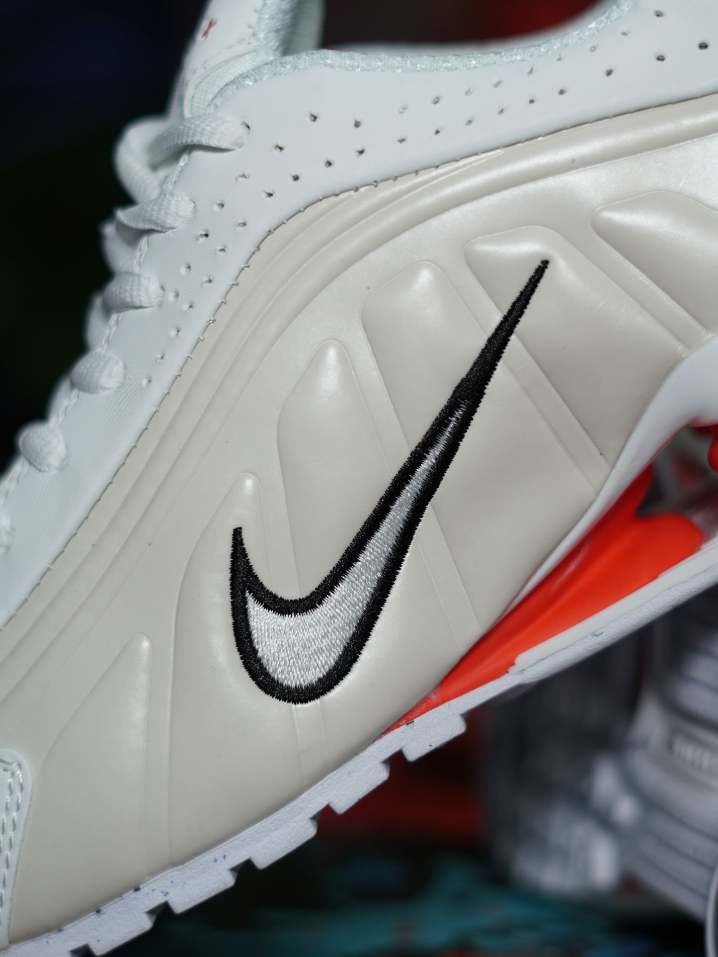 Nike Shox R4 - Blanco, Beige, Naranja