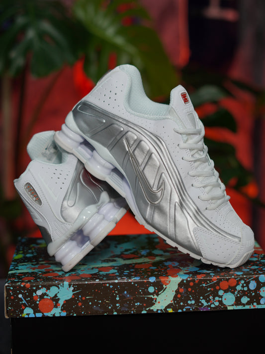 Nike Shox R4 - Blanco, Plateado