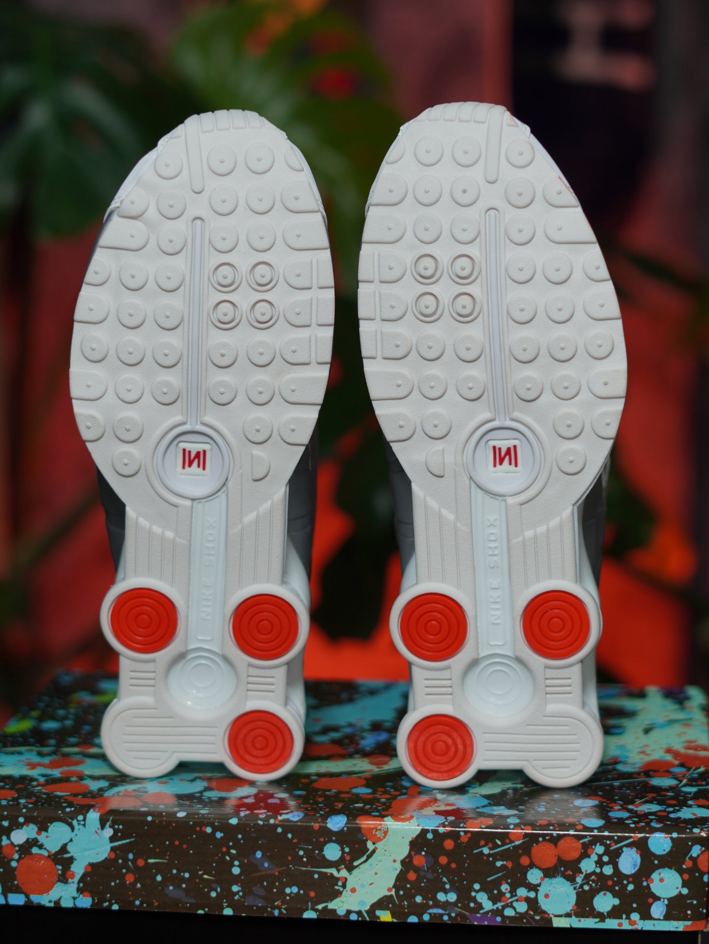 Nike Shox R4 - Blanco, Plateado