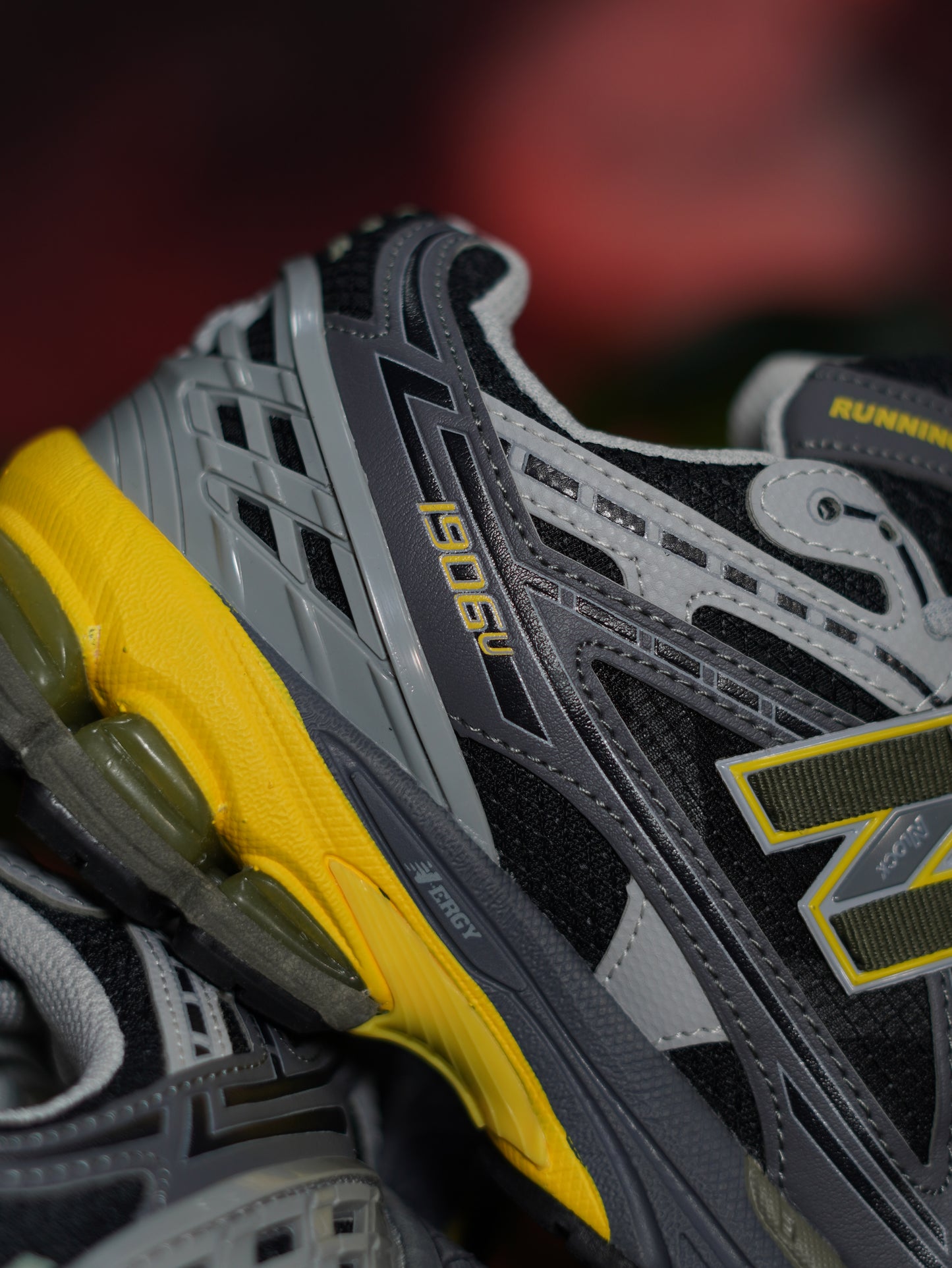 New Balance 1906u - Gris, Amarillo