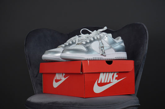 Nike  Dunk Low "Metallic Silver"