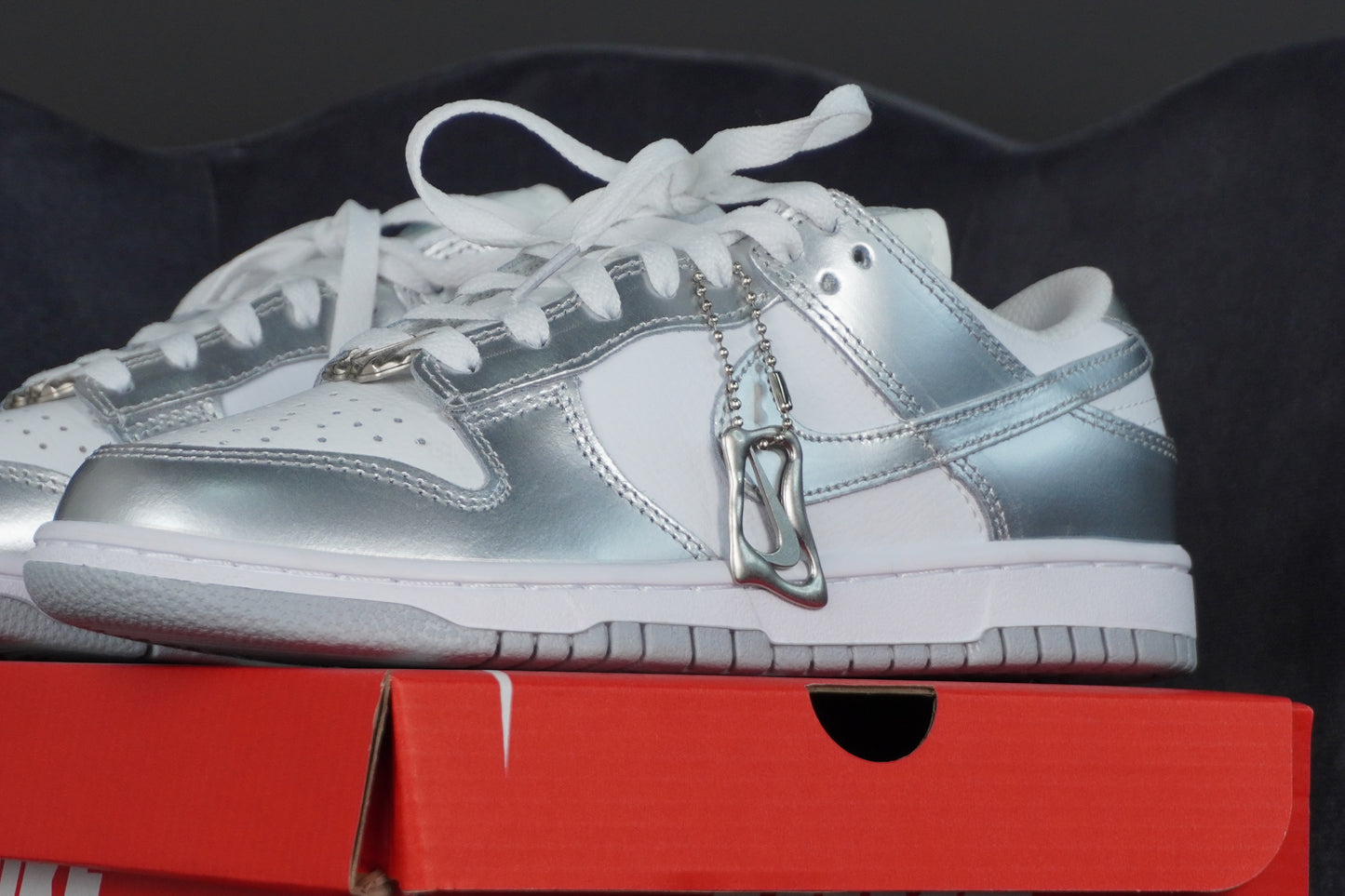 Nike  Dunk Low "Metallic Silver"