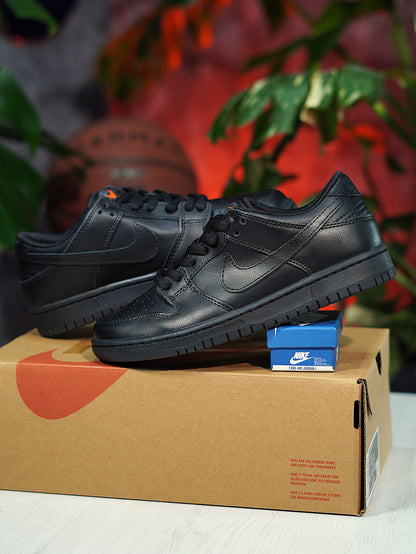 Nike SB Dunk Triple Black