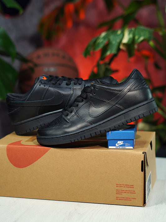 Nike SB Dunk Triple Black