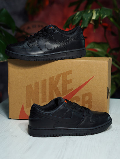 Nike SB Dunk Triple Black