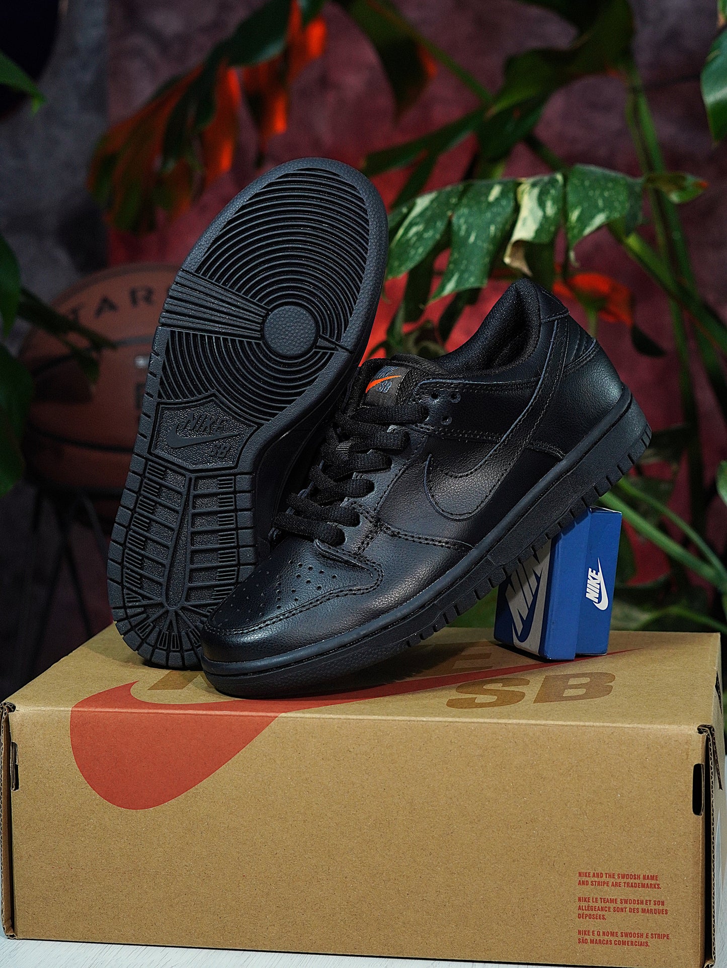Nike SB Dunk Triple Black
