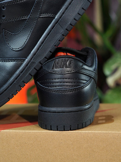Nike SB Dunk Triple Black