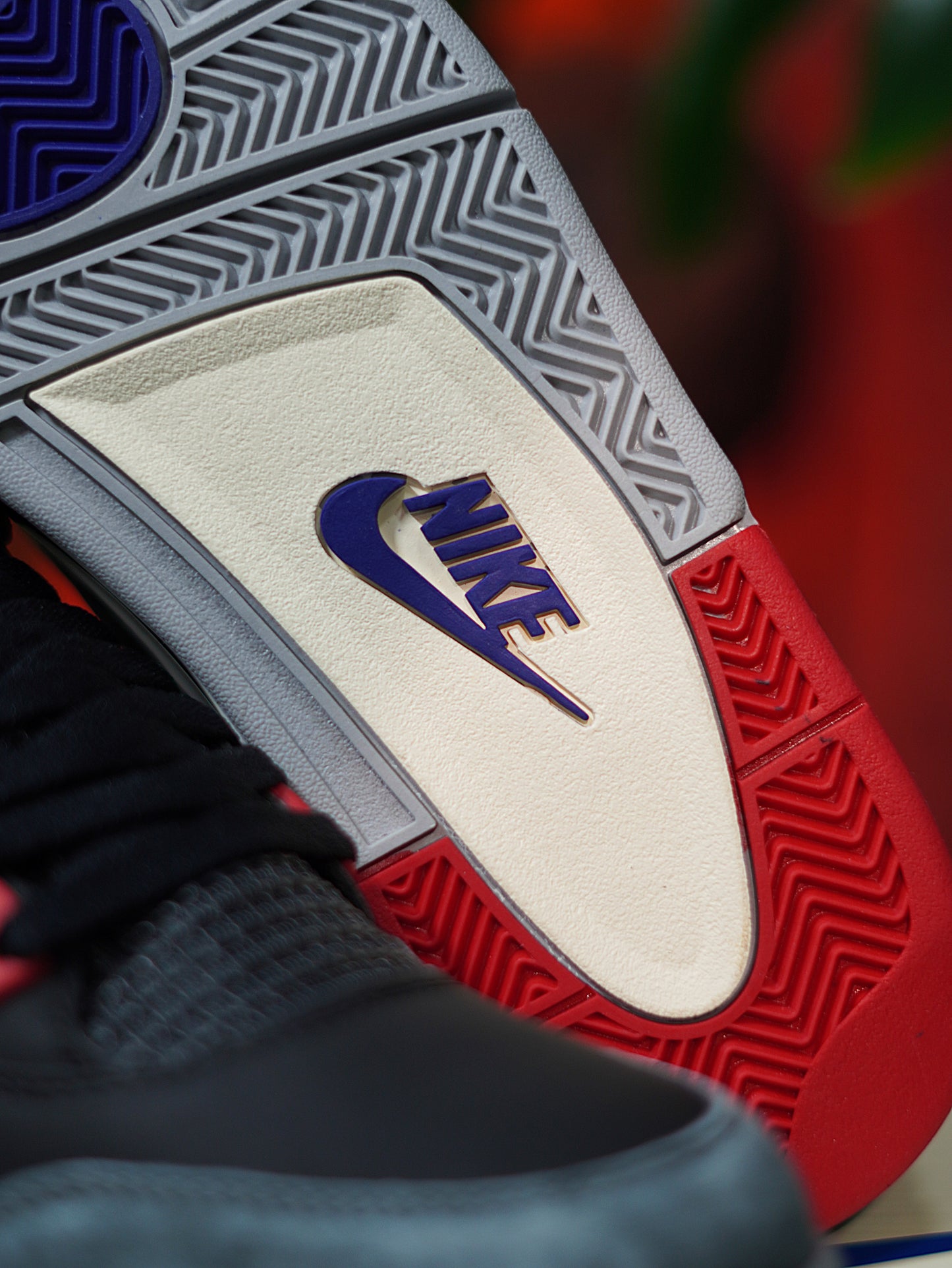 Air Jordan Retro 4 - Rare Air