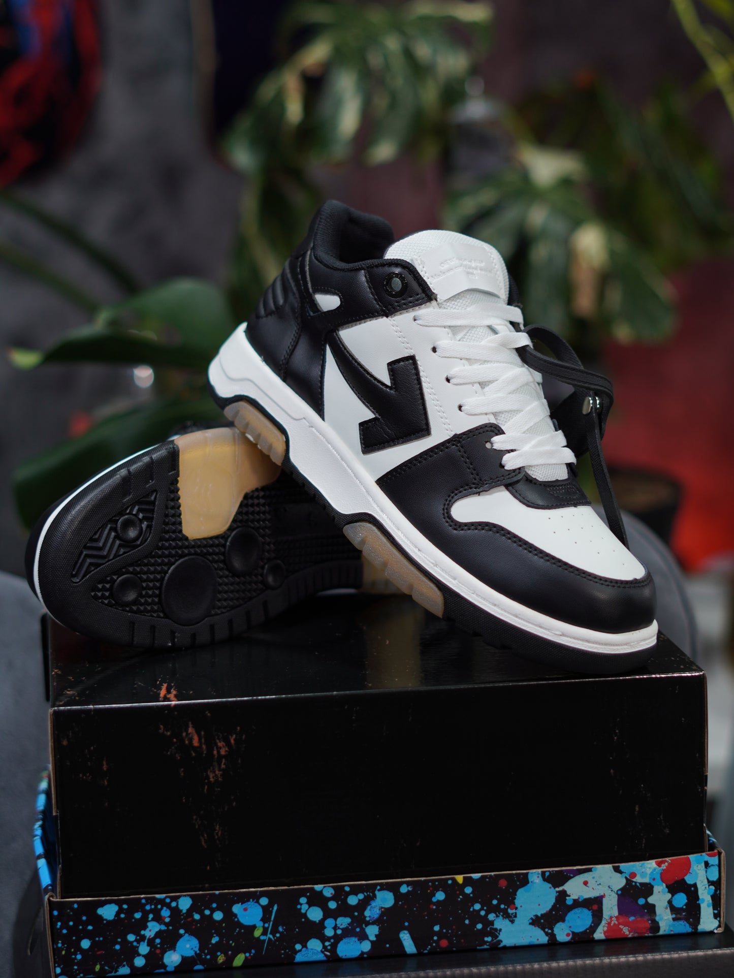OFF WHITE