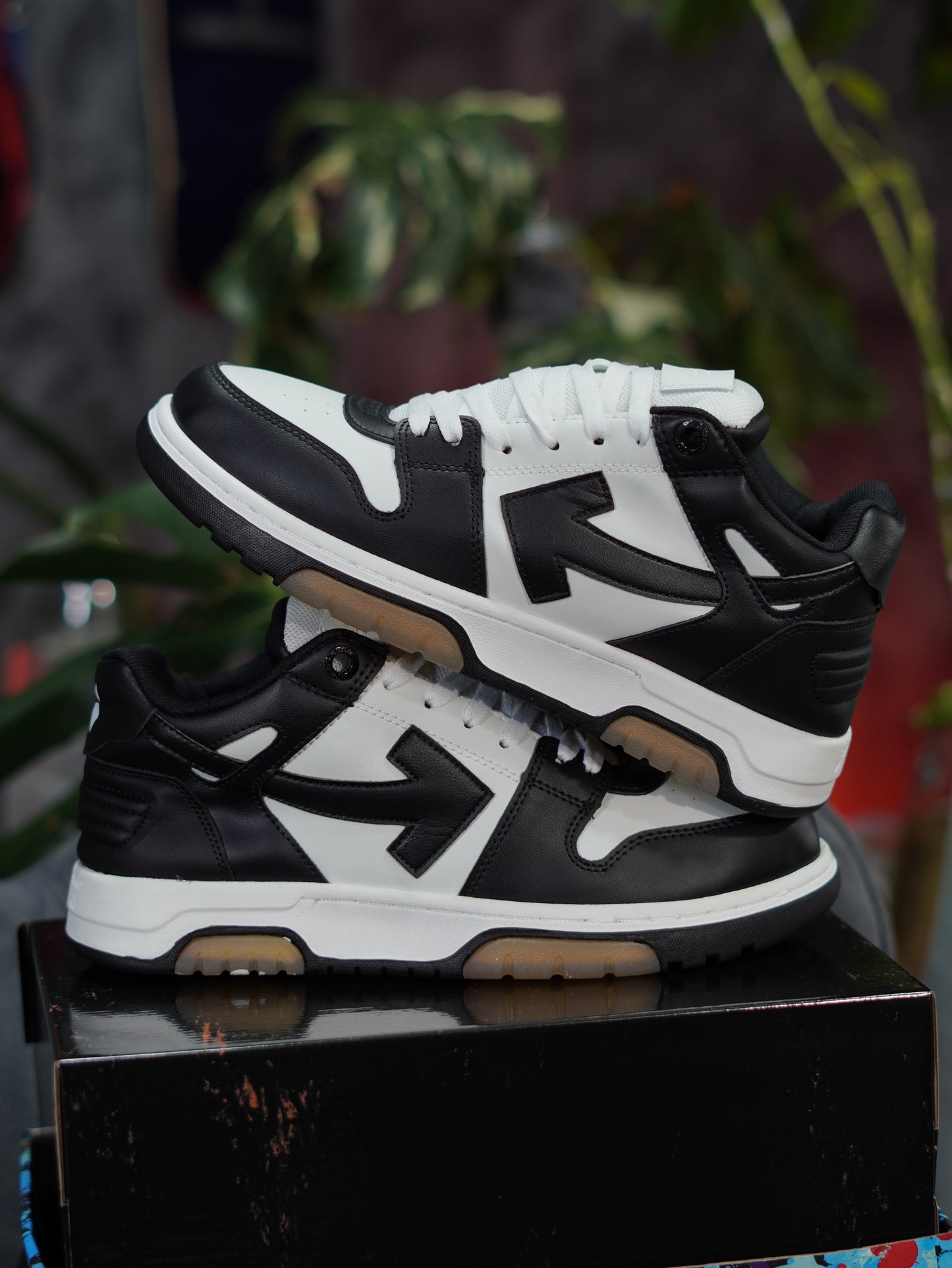 OFF WHITE