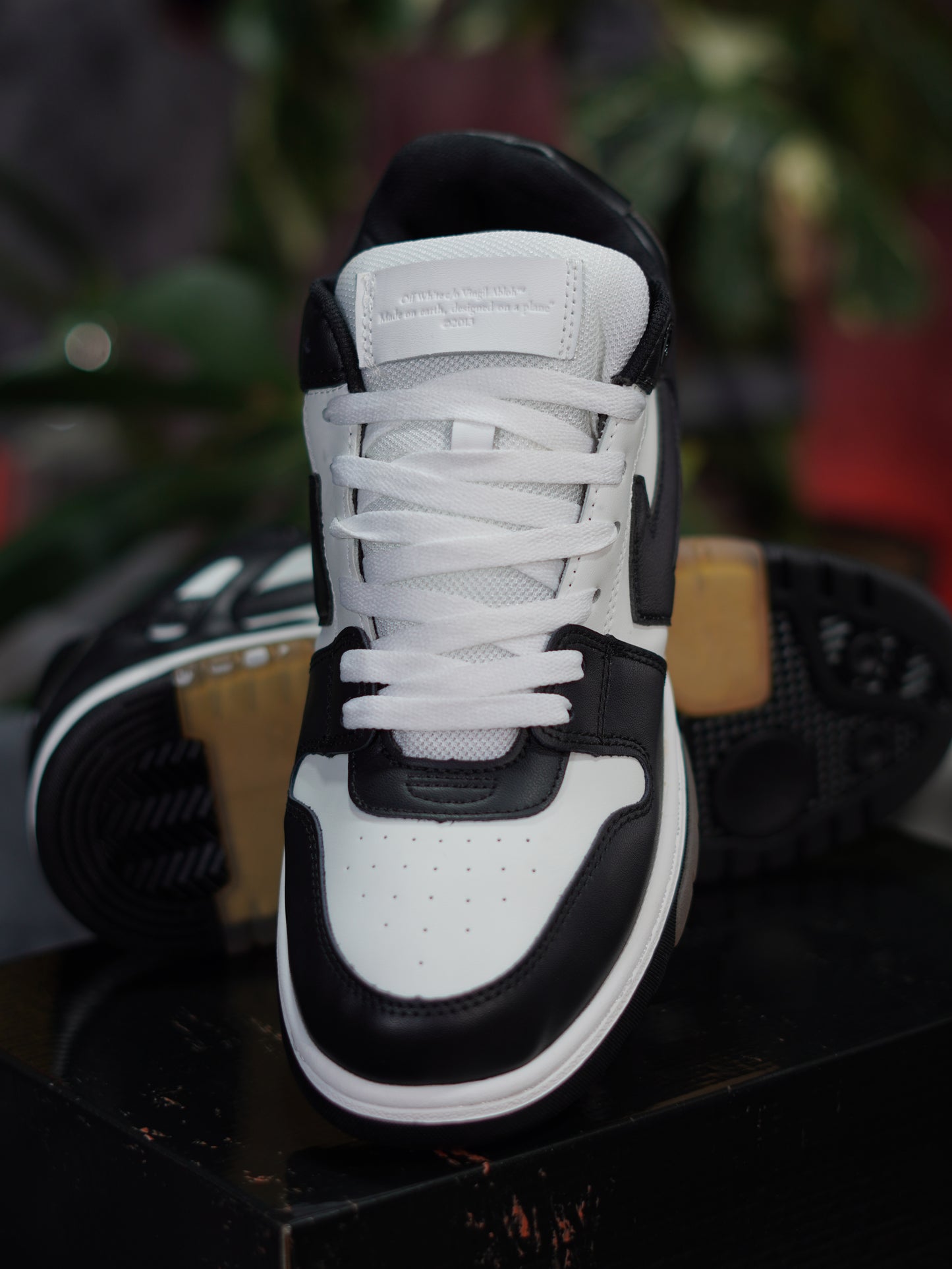 OFF WHITE