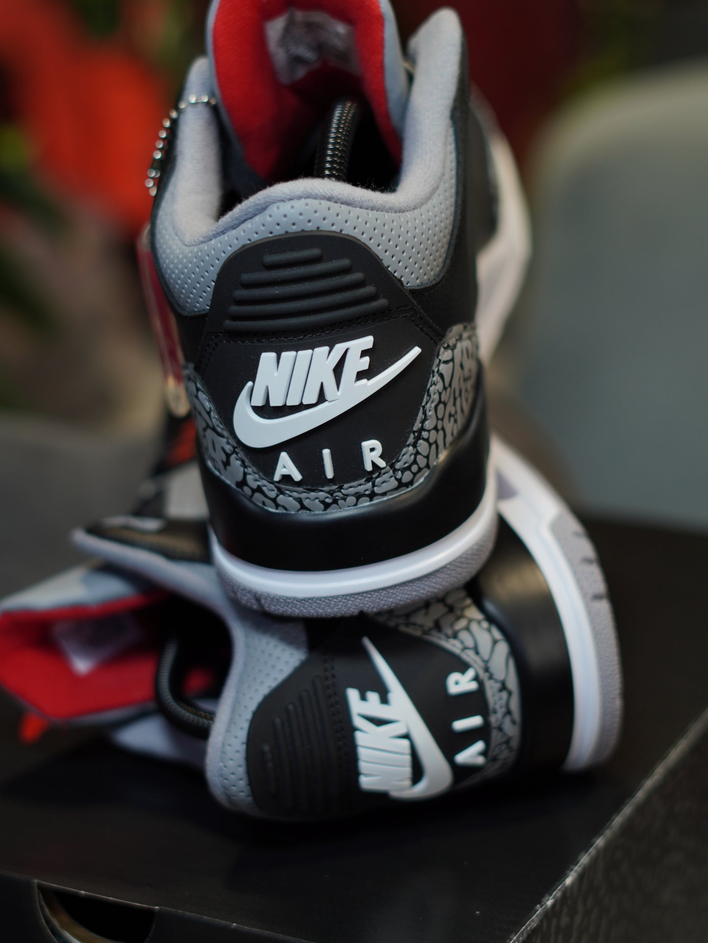 AIR JORDAN RETRO 3 "BLACK CEMENT"