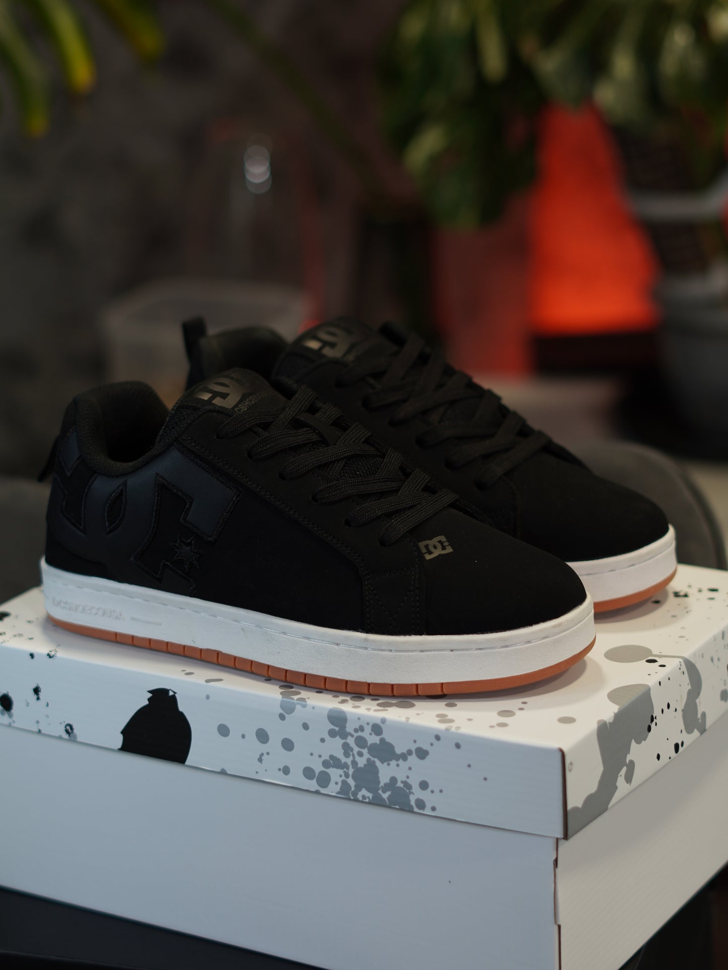 Dc Court Graffik Black Dark