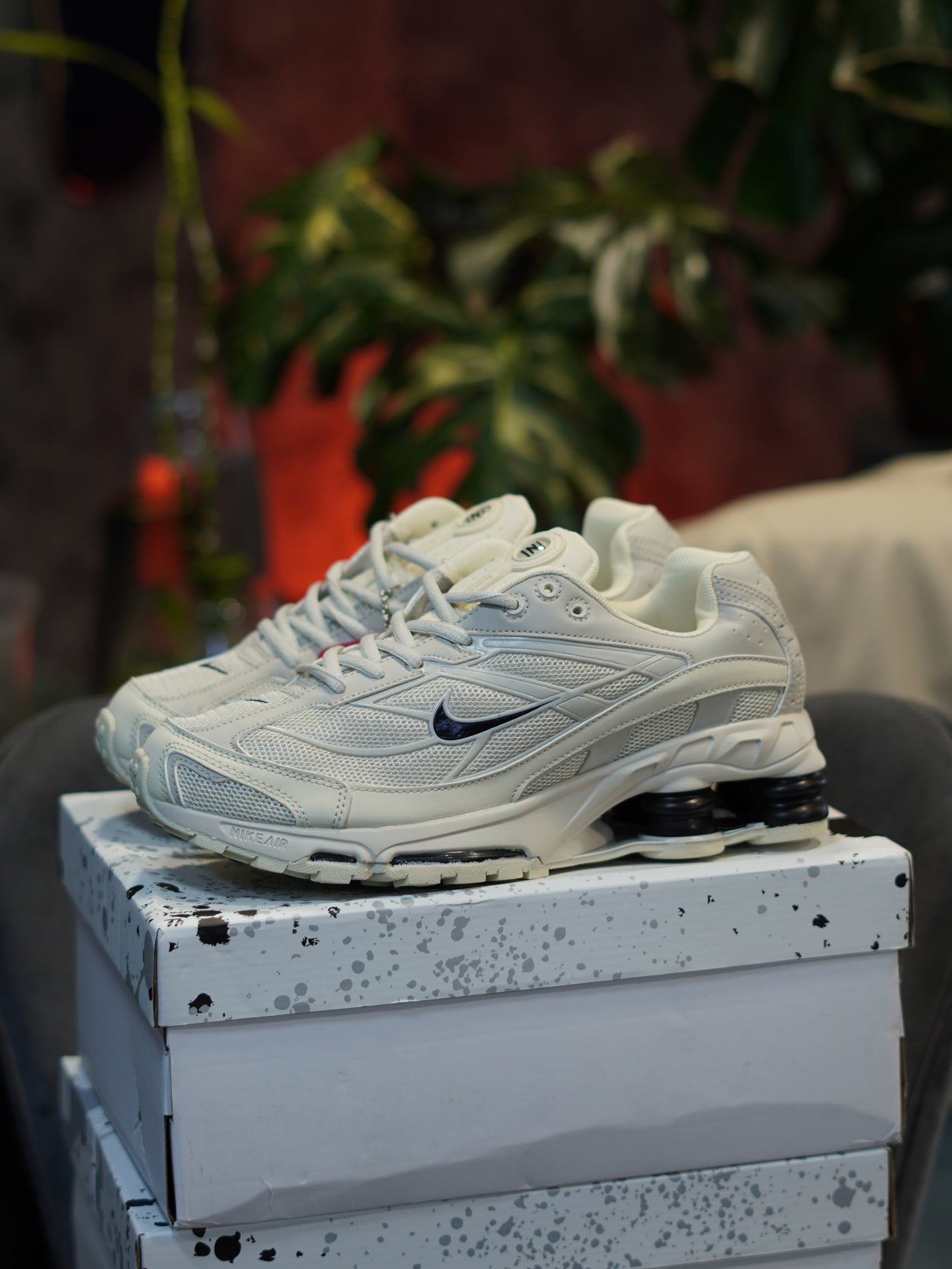 NIKE SHOX BEIGE NEGRO