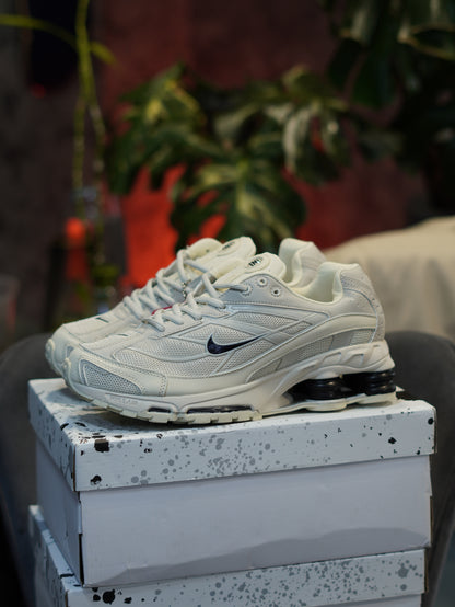 NIKE SHOX BEIGE NEGRO