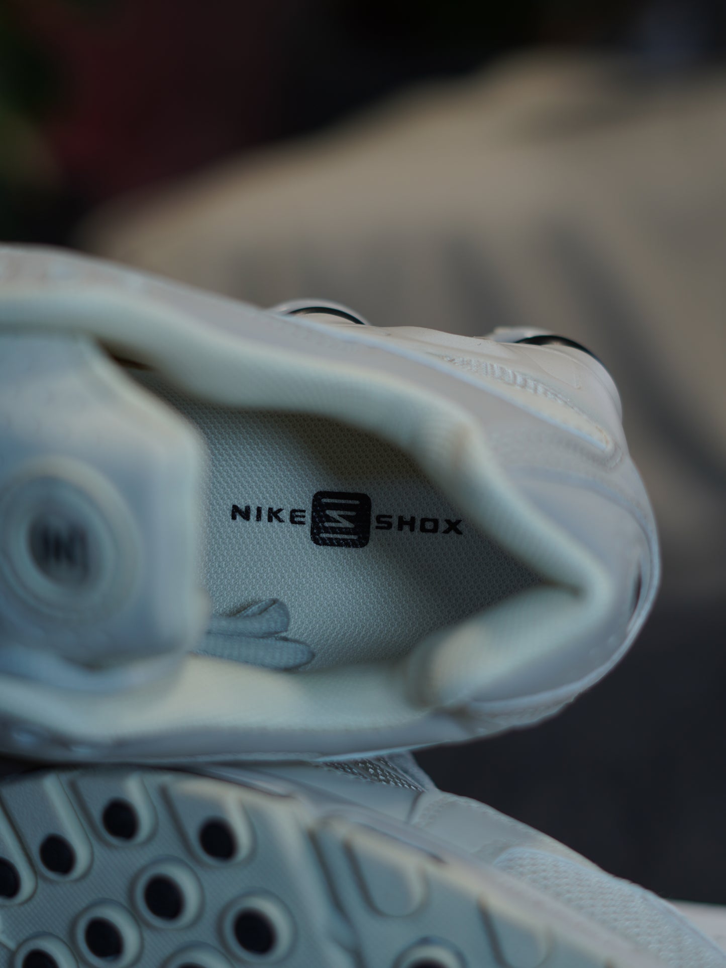 NIKE SHOX BEIGE NEGRO