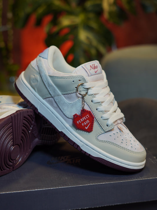 Nike Dunk Low "Valentine's Day"