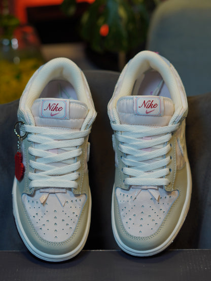 Nike Dunk Low "Valentine's Day"