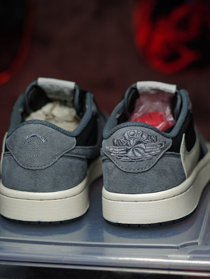 Air jordan retro 1 x travis scott