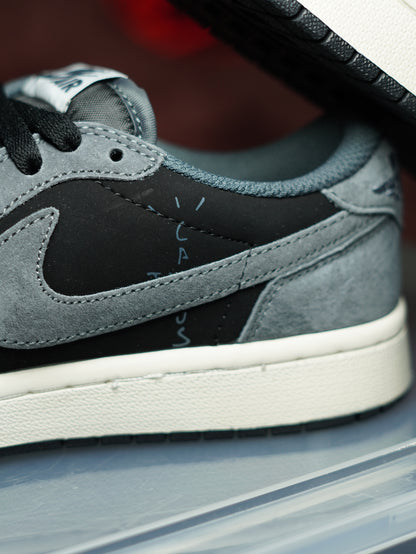 Air jordan retro 1 x travis scott