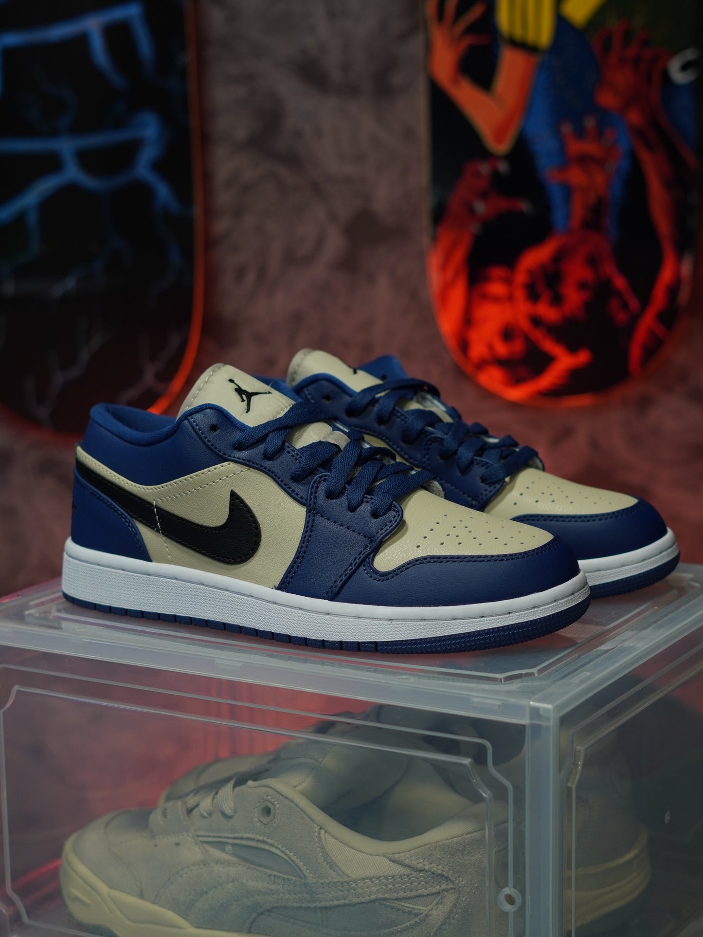 Nike Air Jordan 1 Low azul marino y beige